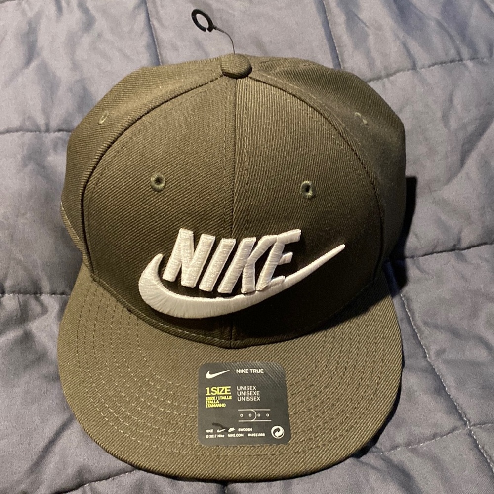 Brand new Nike Adult unisex snap back